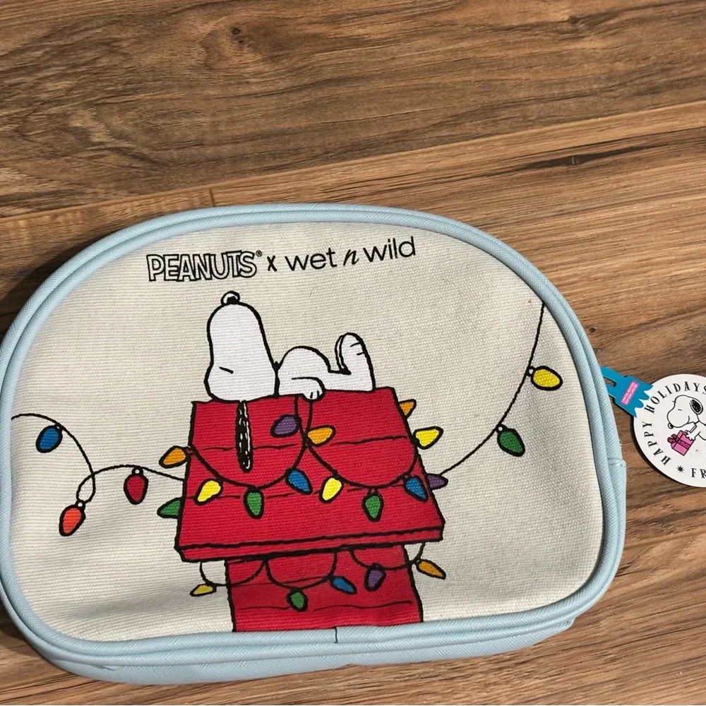 Wet n Wild Peanuts Light Blue Cosmetic Bag nwt